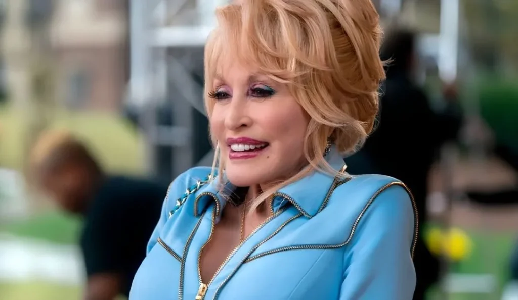 CNN exibe foto de sósia em homenagem a Dolly Parton e pede desculpas
