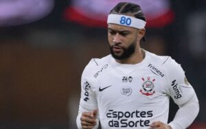 Corinthians multa Memphis Depay por videoclipe com Parque São Jorge em chamas