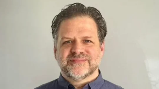 Netflix teria comprado Wingmom, comédia adulta de Sam Laybourne