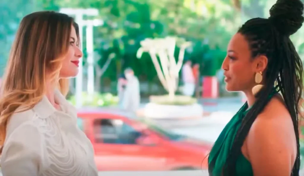 Por Você: Bela faz o parto de Carmela e Pérola repreende Vanessa