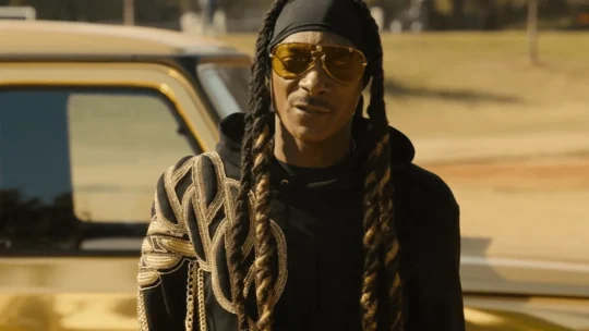 Snoop escala Algee Smith como Warren G e confirma estreia para agosto de 2027