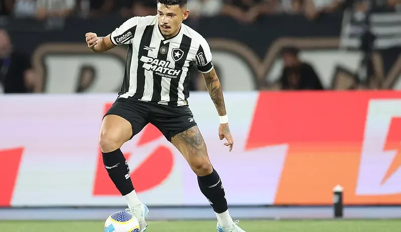 Tiquinho Soares retorna ao Botafogo com contrato até o fim da temporada