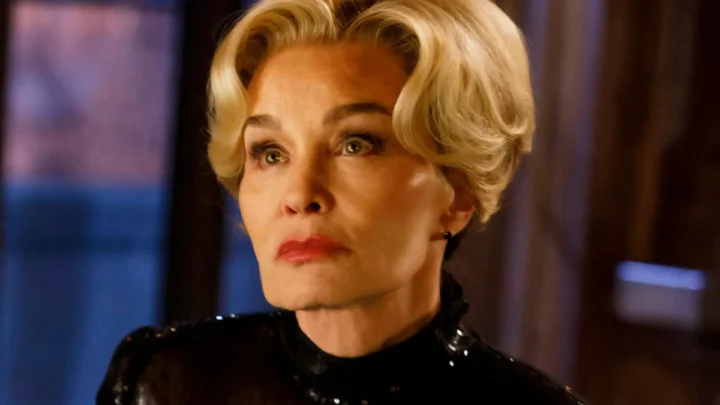 American Horror Story reúne personagens clássicos em estreia infernal da 13ª temporada