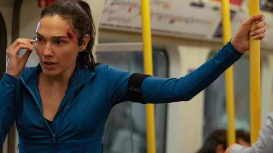 Corrida Contra o Tempo coloca Gal Gadot em fuga para salvar o filho