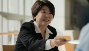 Lee Jung Eun negocia poder e dinheiro ao lado de Kim Ji Won em Doctor X