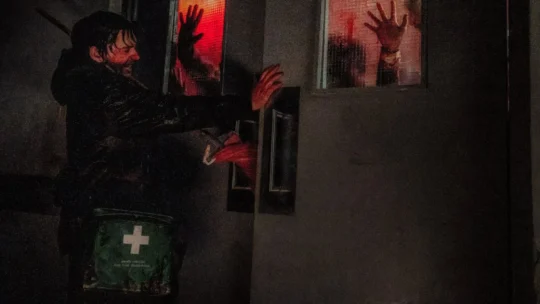Resident Evil: Zach Cregger revela mudança decisiva no final do filme
