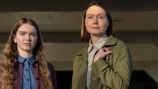 Carrie, a Estranha transforma o baile sangrento em um acerto de contas entre mãe e filha